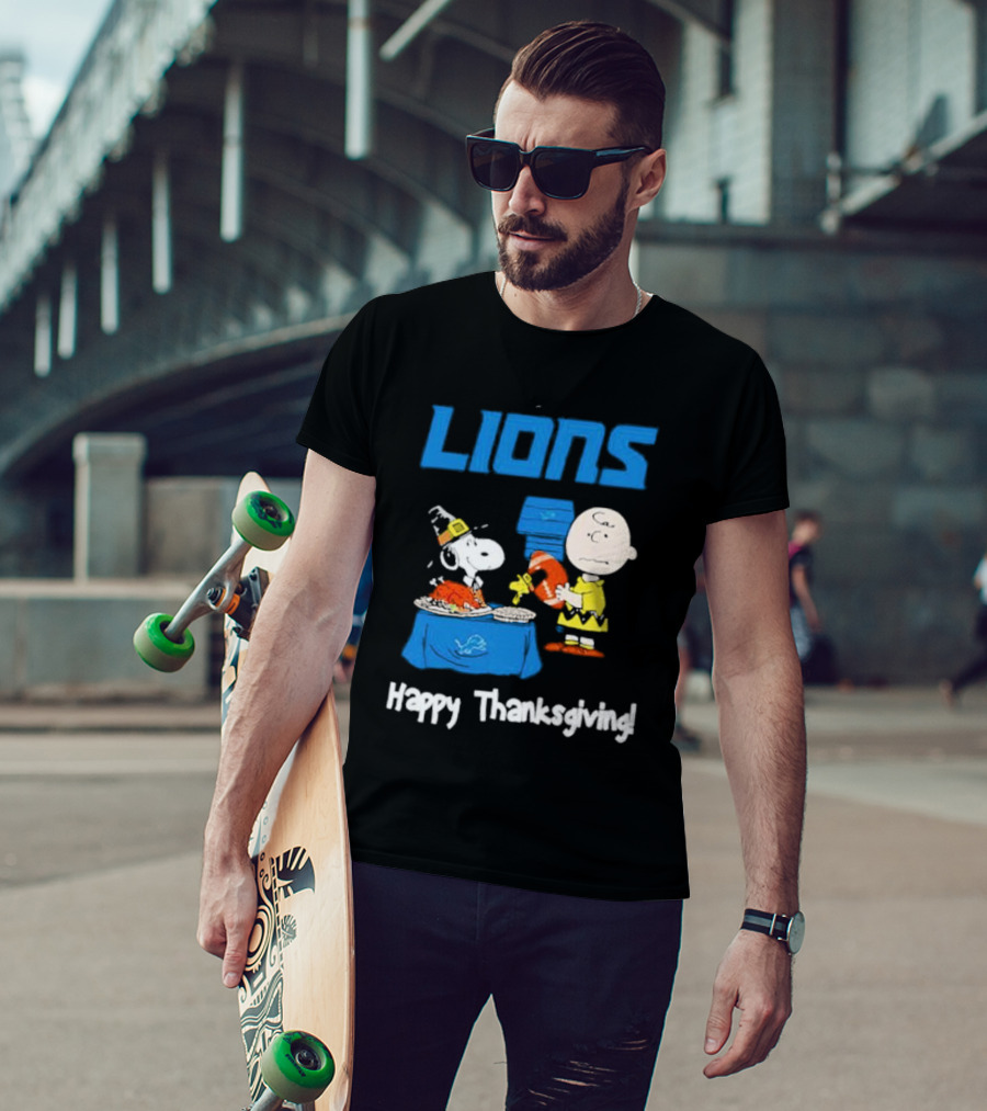 Lions Peanuts Charlie Brown Snoopy Happy Thanksgiving Football Feast T-Shirt