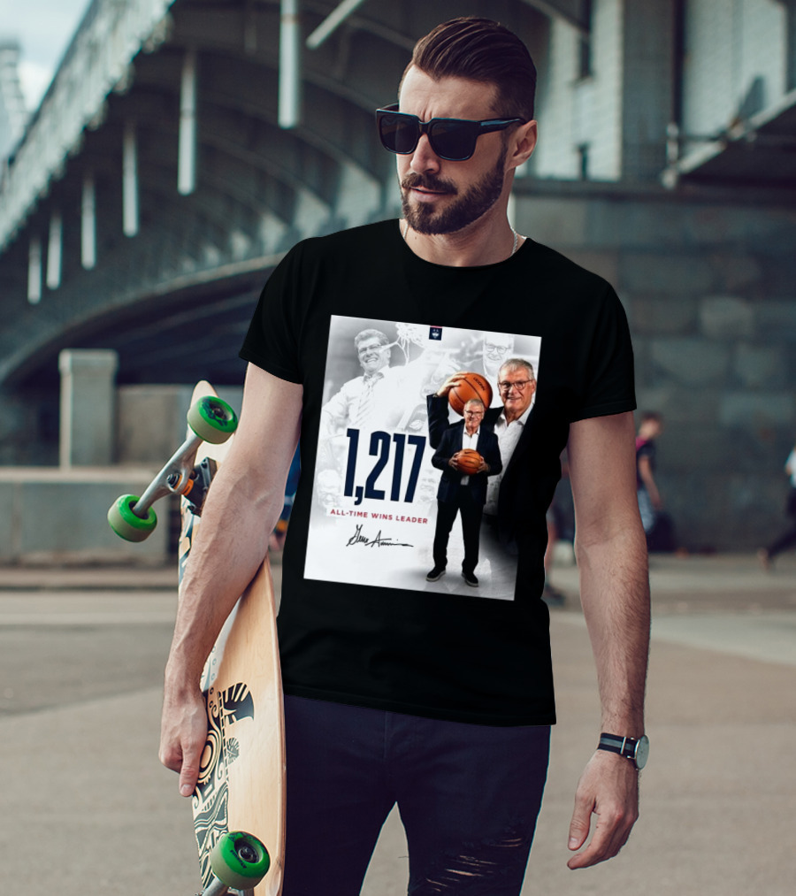 1,217 All-Time Wins Leader Geno Auriemma Signature Image T-Shirt