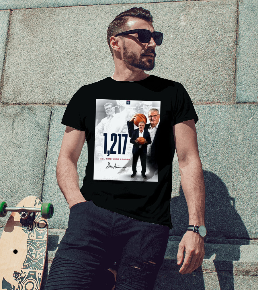 1,217 All-Time Wins Leader Geno Auriemma Signature Image T-Shirt