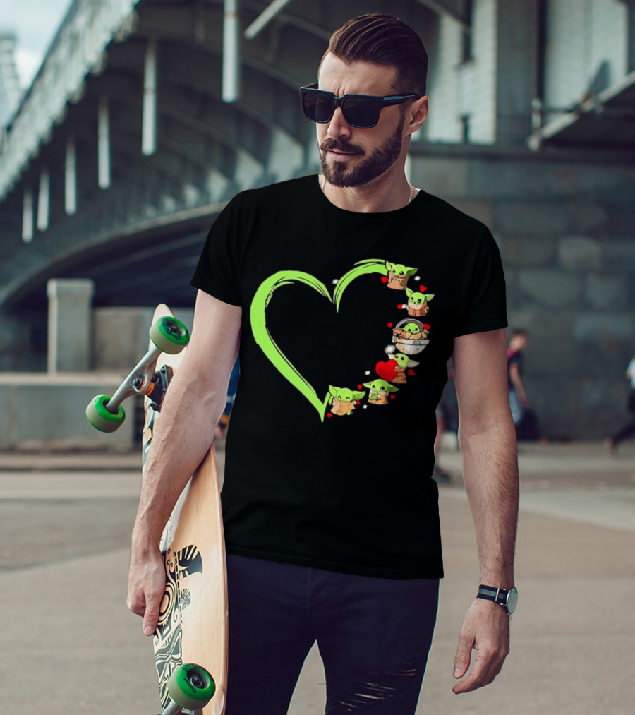 Baby Yoda Cute Heart Green Outline Mandalorian Grogu Love T-Shirt