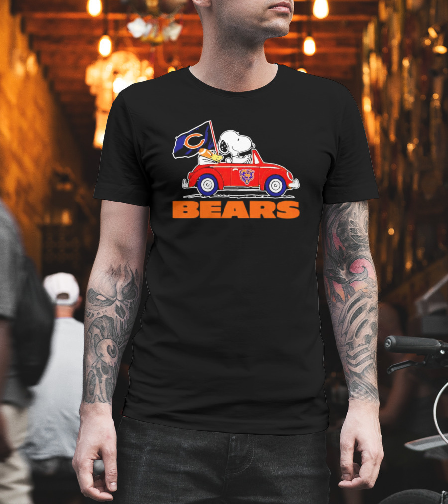 Chicago Bears Snoopy and Woodstock Driving Car with Flag T-Shirt