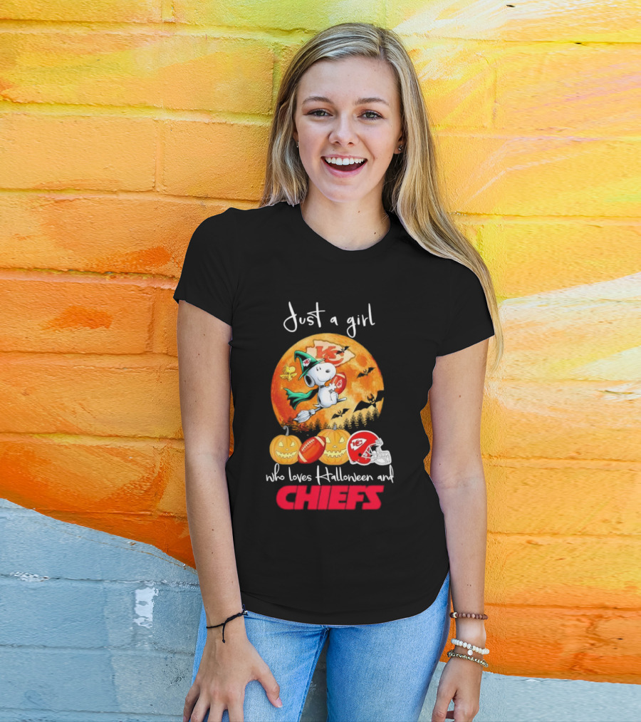 Just A Girl Who Loves Halloween And Chiefs Snoopy Witch T-Shirt