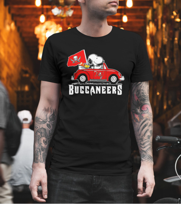 Snoopy and Woodstock in Car with Buccaneers Flag T-Shirt Snoopy and Woodstock in Car with Buccaneers Flag T-Shirt