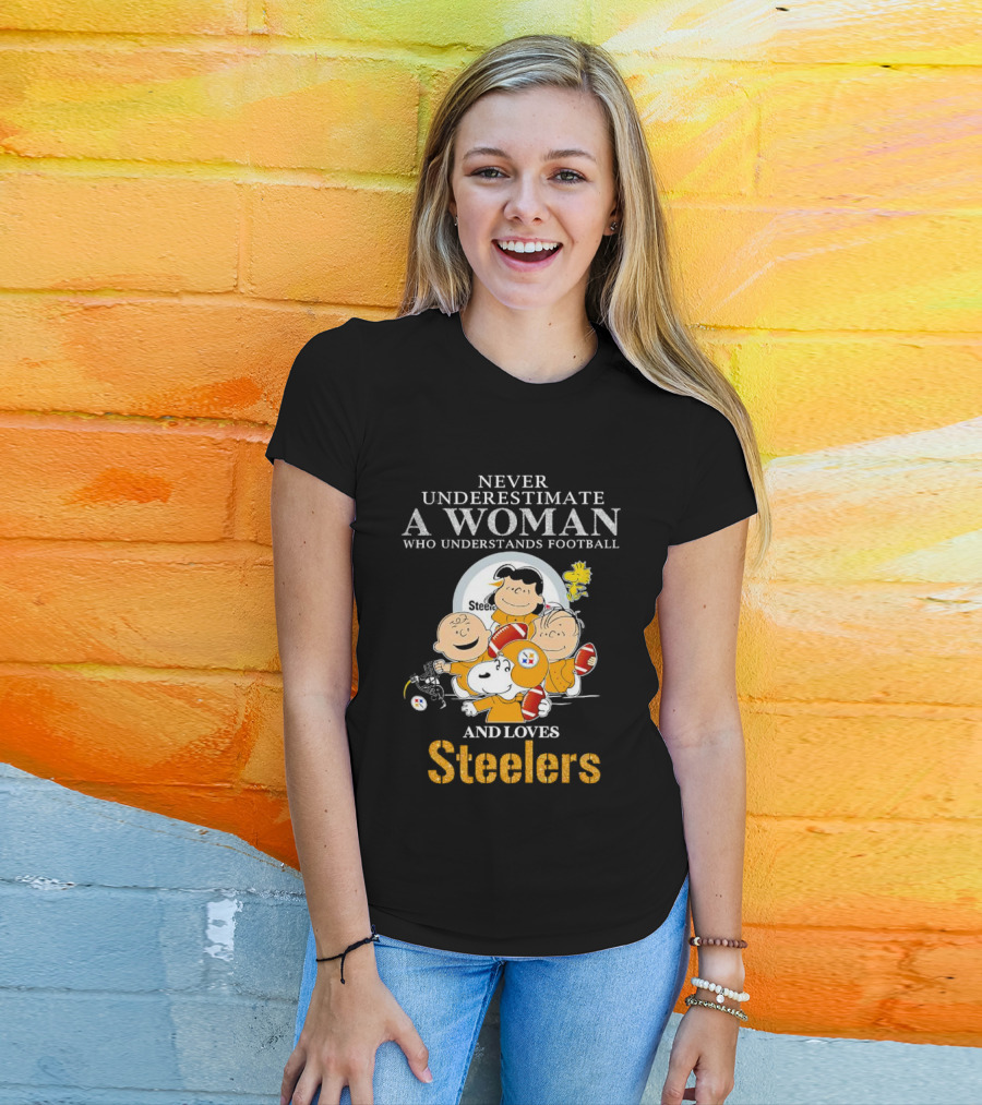 Peanuts Characters Never Underestimate A Woman Who Loves Steelers Football T-Shirt