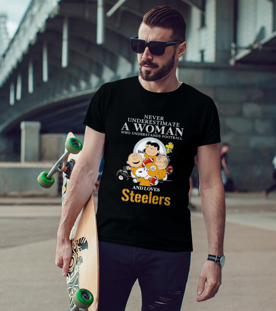 Peanuts Characters Never Underestimate A Woman Who Loves Steelers Football T-Shirt