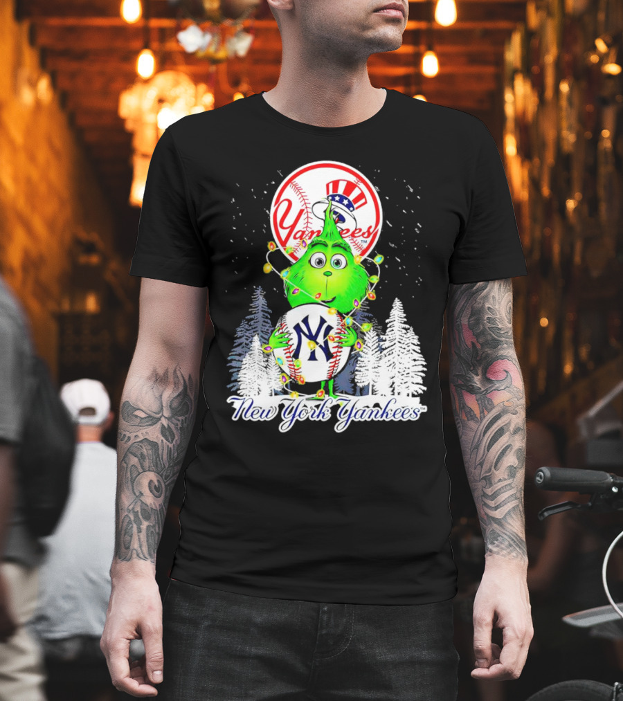 New York Yankees Grinch Christmas Hug With Baseball And Trees T-Shirt