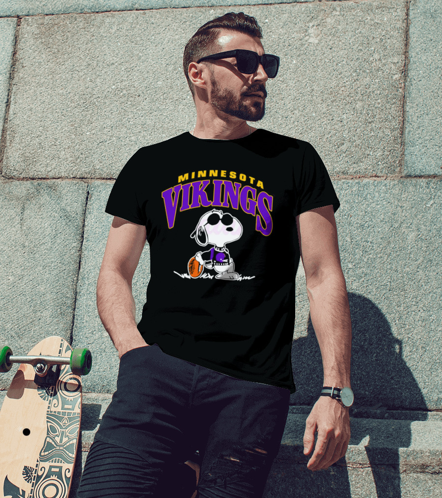 Snoopy Minnesota Vikings Football T-Shirt