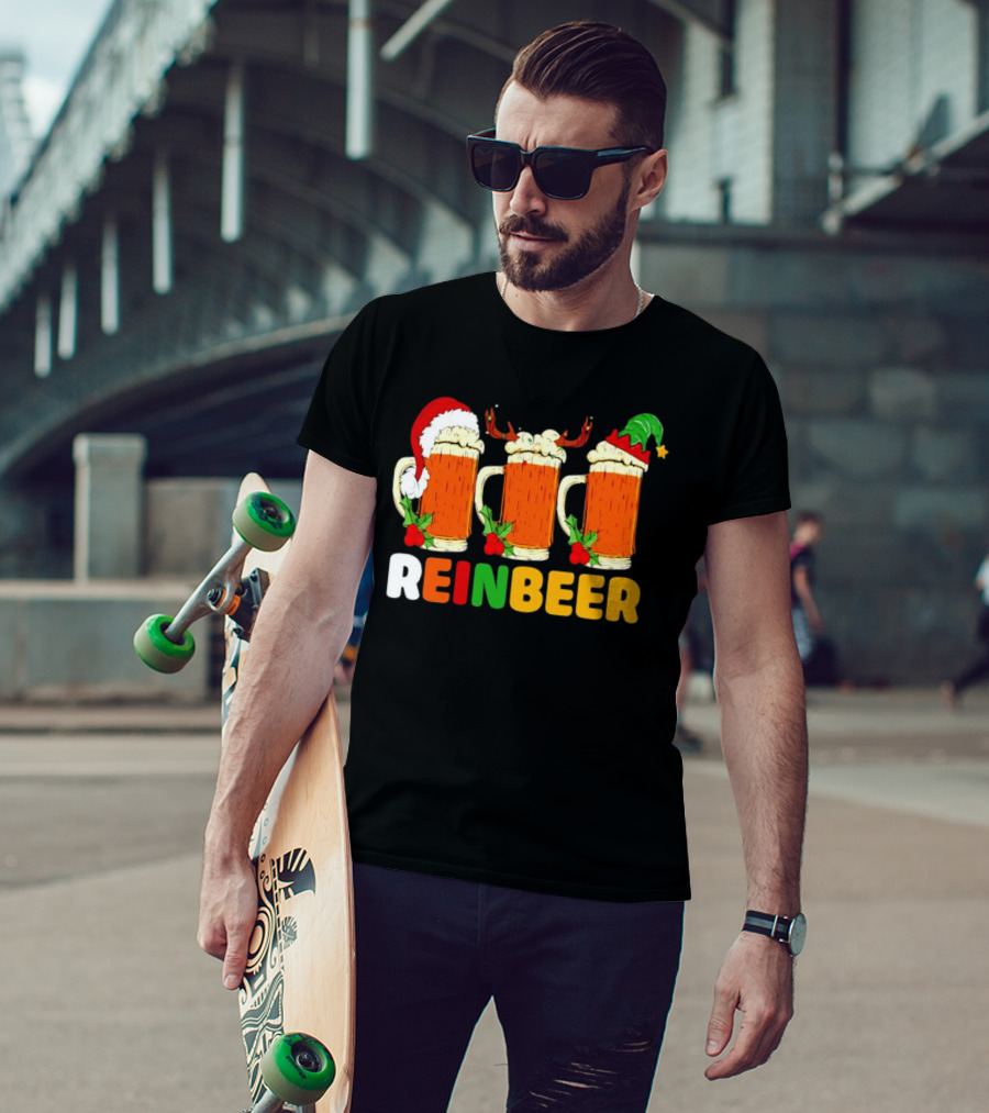 Reinbeer Merry Christmas Funny Beer Mugs With Santa And Elf Hats And Reindeer Antlers T-Shirt