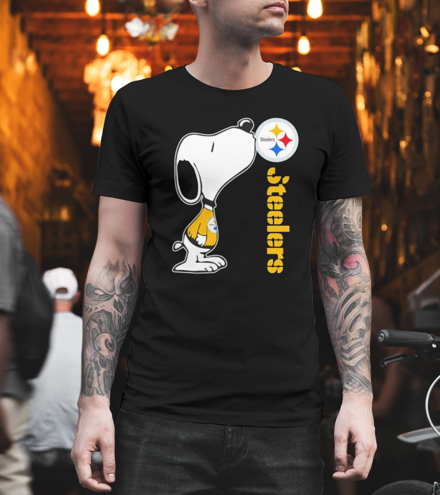 Snoopy Steelers Football Logo Kiss T-Shirt