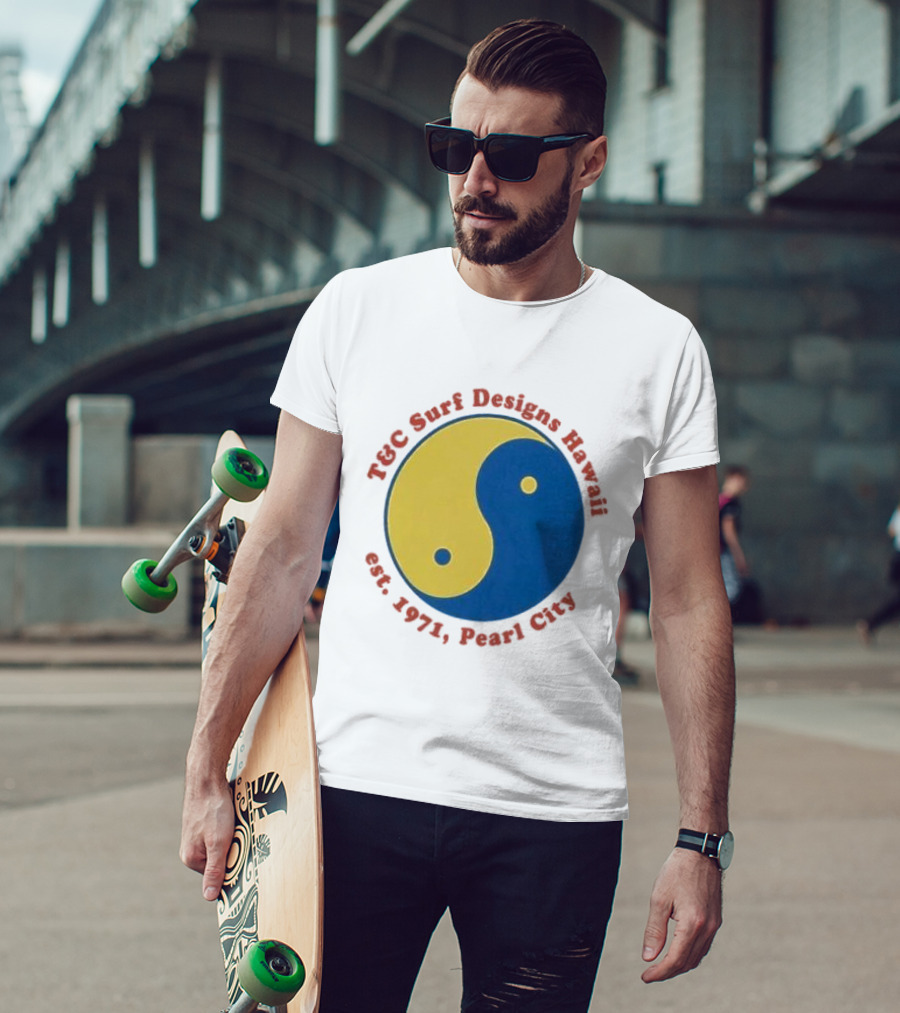 T&C Surf Designs Hawaii Est 1971 Pearl City Yin Yang T-Shirt
