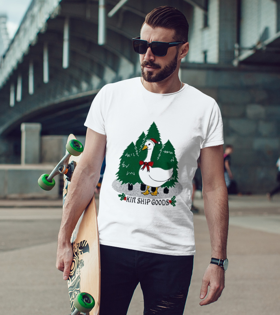 Kin Ship Goods Santa Claus Duck Christmas Trees Merry Christmas T-Shirt