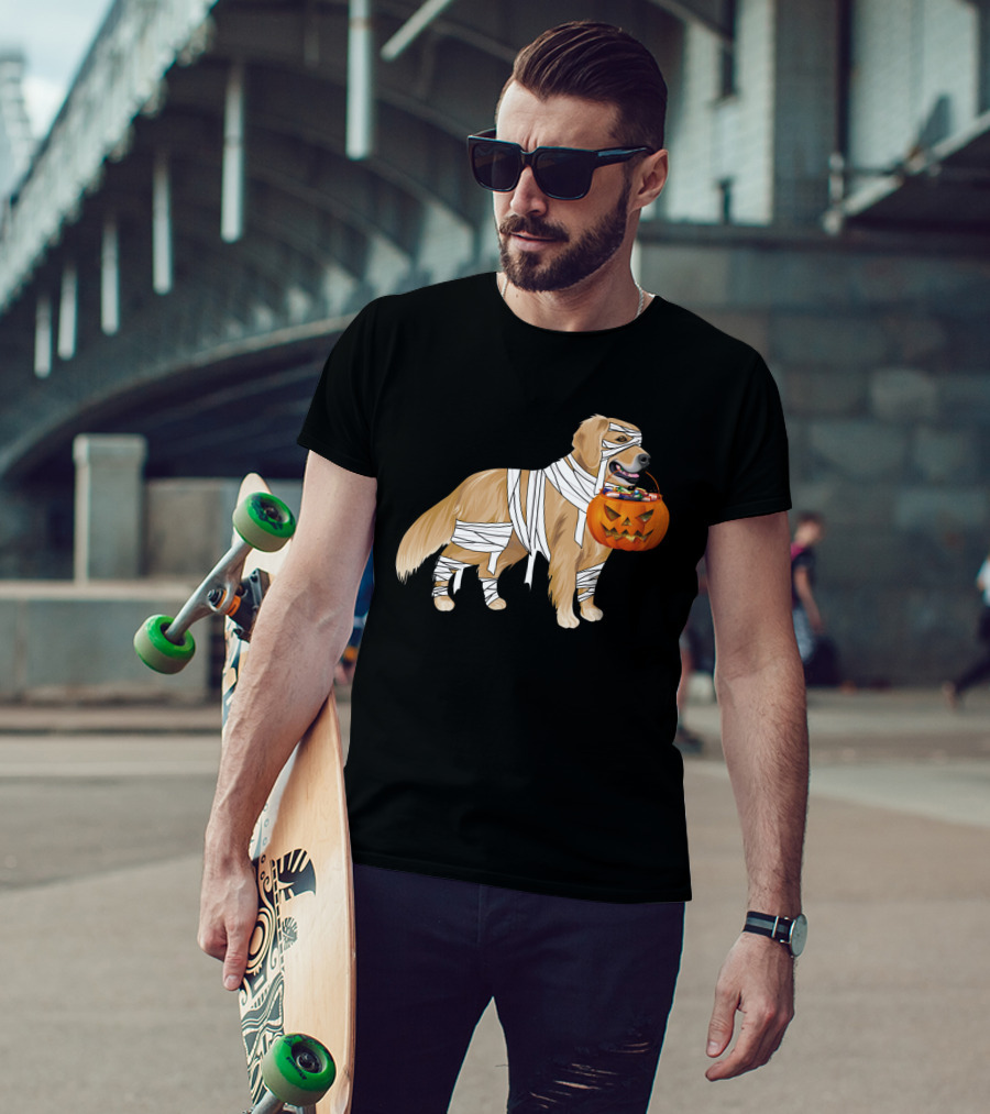 Golden Retriever Mummy With Halloween Pumpkin Basket T-Shirt