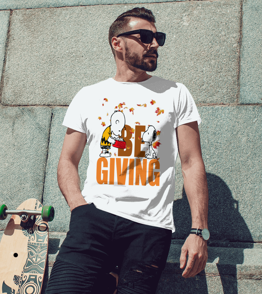 Charlie Brown And Snoopy Be Giving Thanksgiving Day Leaves T-Shirt