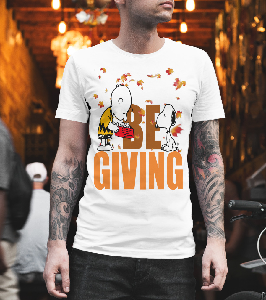 Charlie Brown And Snoopy Be Giving Thanksgiving Day Leaves T-Shirt