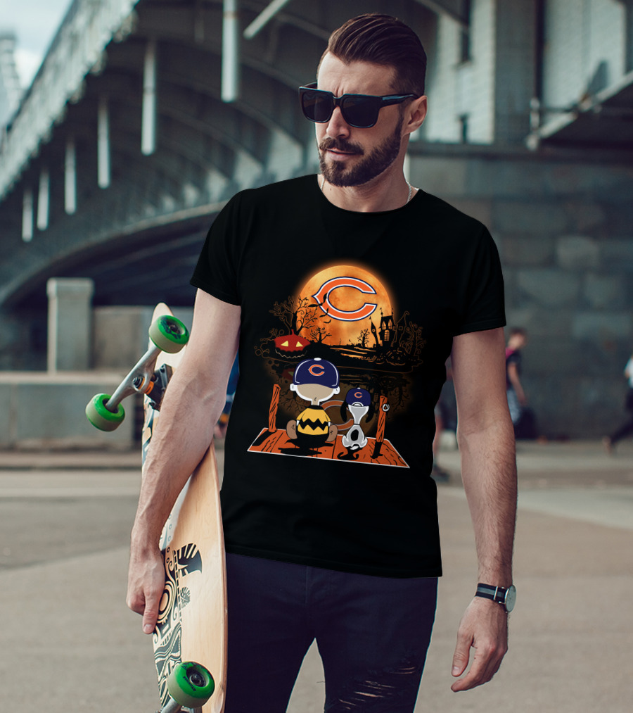 Charlie Brown Snoopy Chicago Bears Halloween Moon Scene T-Shirt