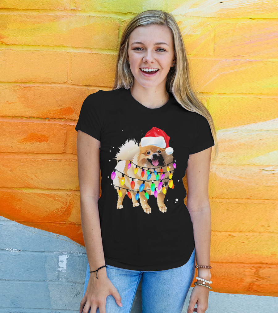 Pomeranian With Santa Hat And Colorful Christmas Lights T-Shirt