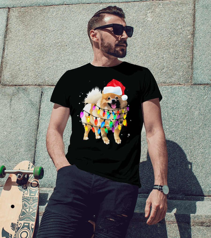 Pomeranian With Santa Hat And Colorful Christmas Lights T-Shirt
