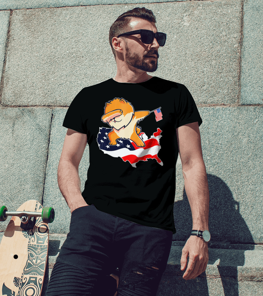 Funny Dabbing Pomeranian Holding American Flag On USA Map T-Shirt