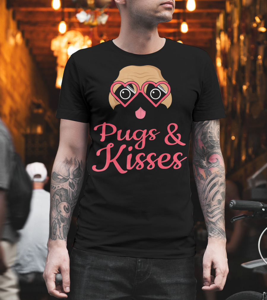 Pugs And Kisses Funny Valentines Day Humor T-Shirt