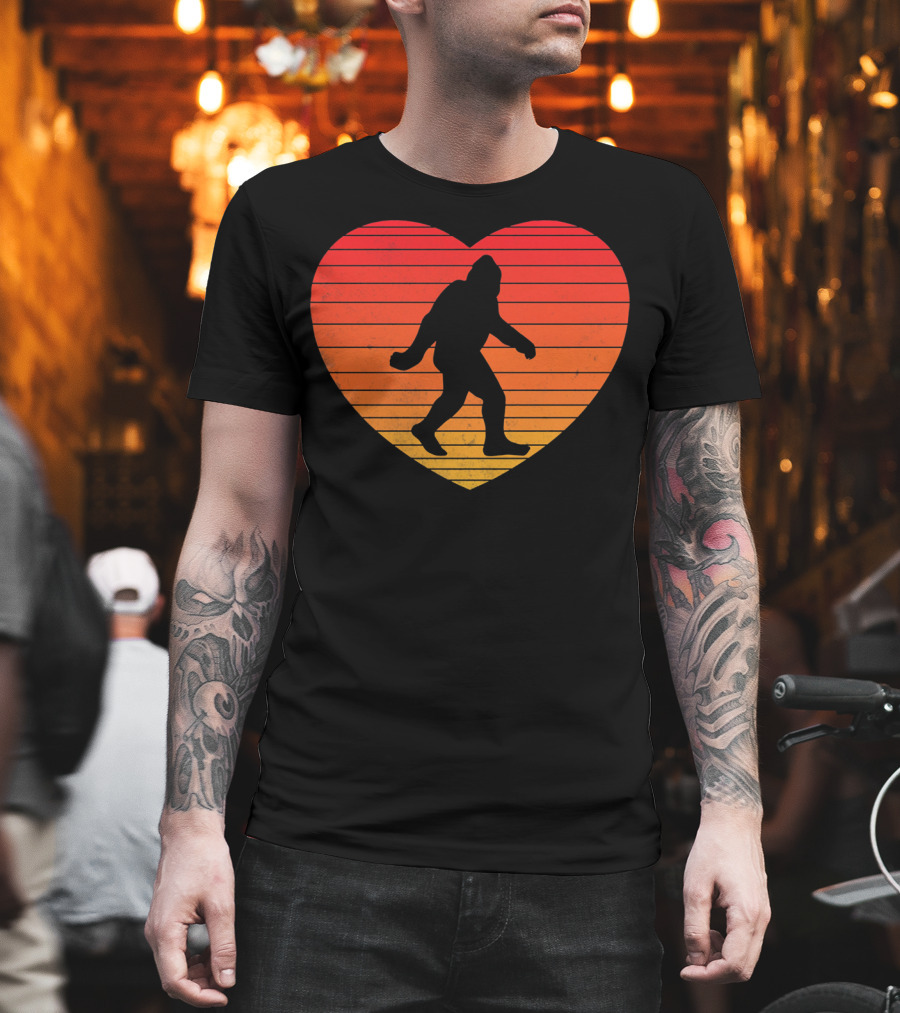 I Heart Bigfoot Sasquatch Funny Valentin Sunset T-Shirt