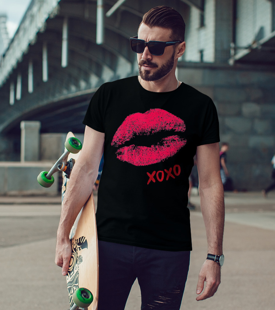 Kiss Lips Xoxo Valentine Day Fun Red Lips Xoxo T-Shirt