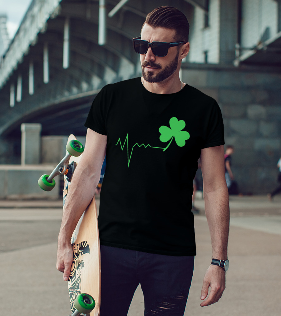 St. Patrick's Day Irish Nurse Ireland Shamrock Heartbeat T-Shirt