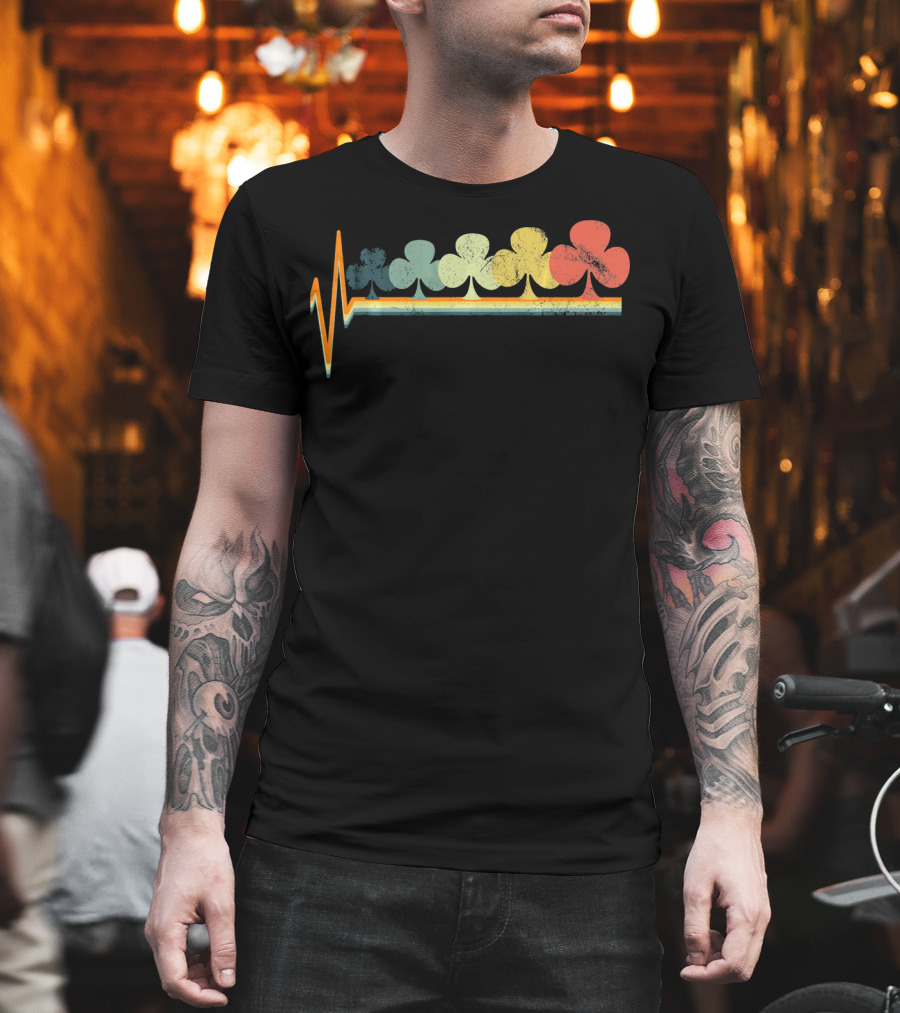 Poker Clover Clubs Hold Retro Heartbeat Vibes T-Shirt