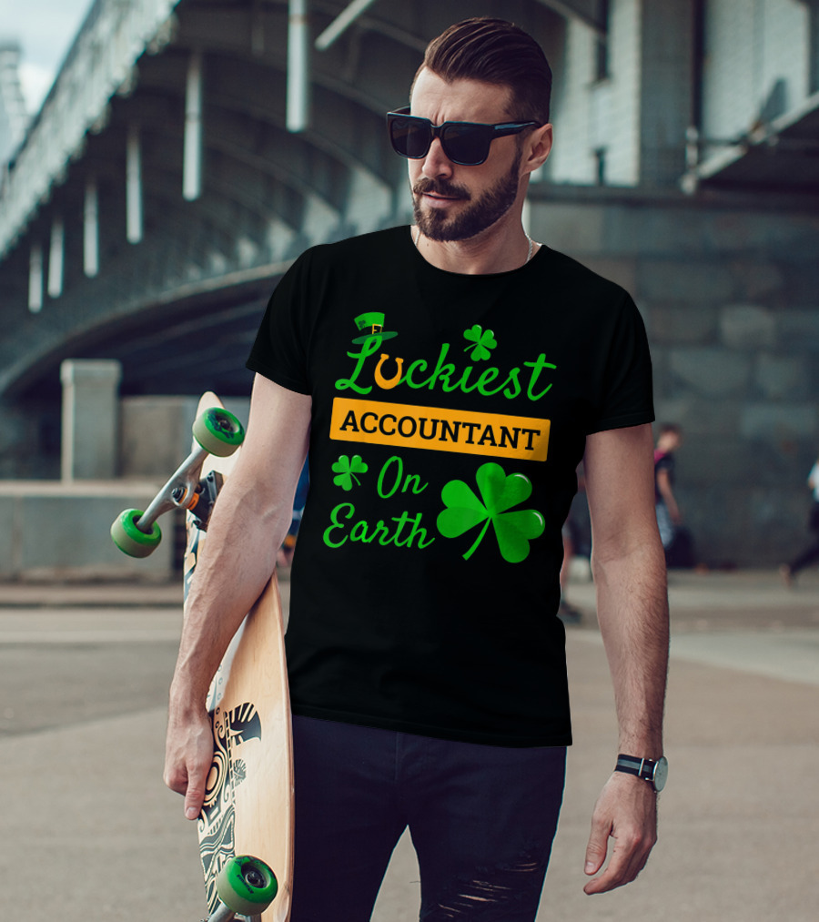 Luckiest Accountant On Earth St Patricks Clover Hat Shamrock T-Shirt