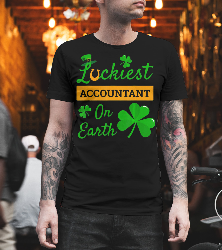 Luckiest Accountant On Earth St Patricks Clover Hat Shamrock T-Shirt
