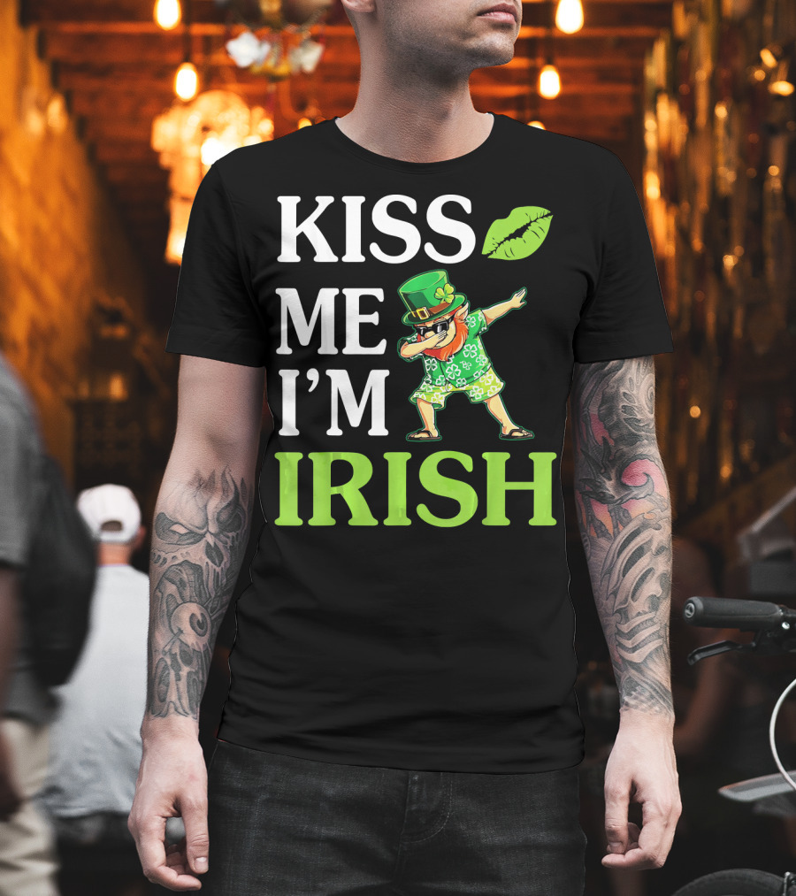 Kiss Me I'm Irish Leprechaun Dabbing Green Hat and Beard T-Shirt