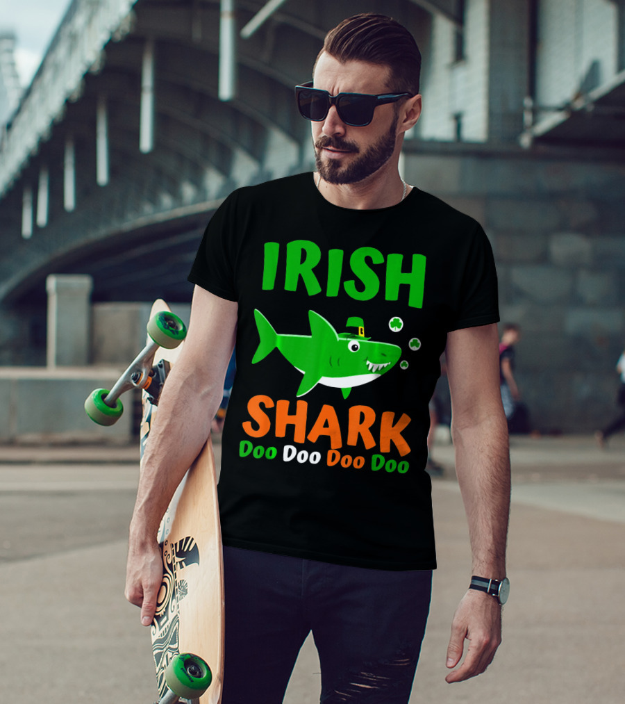 Irish Shark Doo Doo Doo Leprechaun Hat And Shamrocks T-Shirt