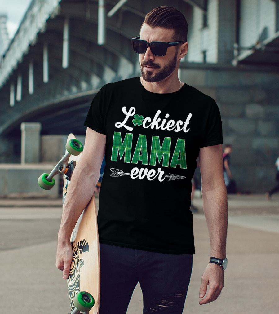 Luckiest MAMA Ever St. Patricks Day Clover Arrow T-Shirt