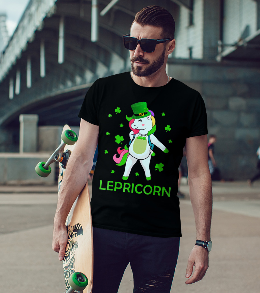St Patricks Day Flossing Lepricorn Irish Unicorn With Green Hat And Shamrocks T-Shirt