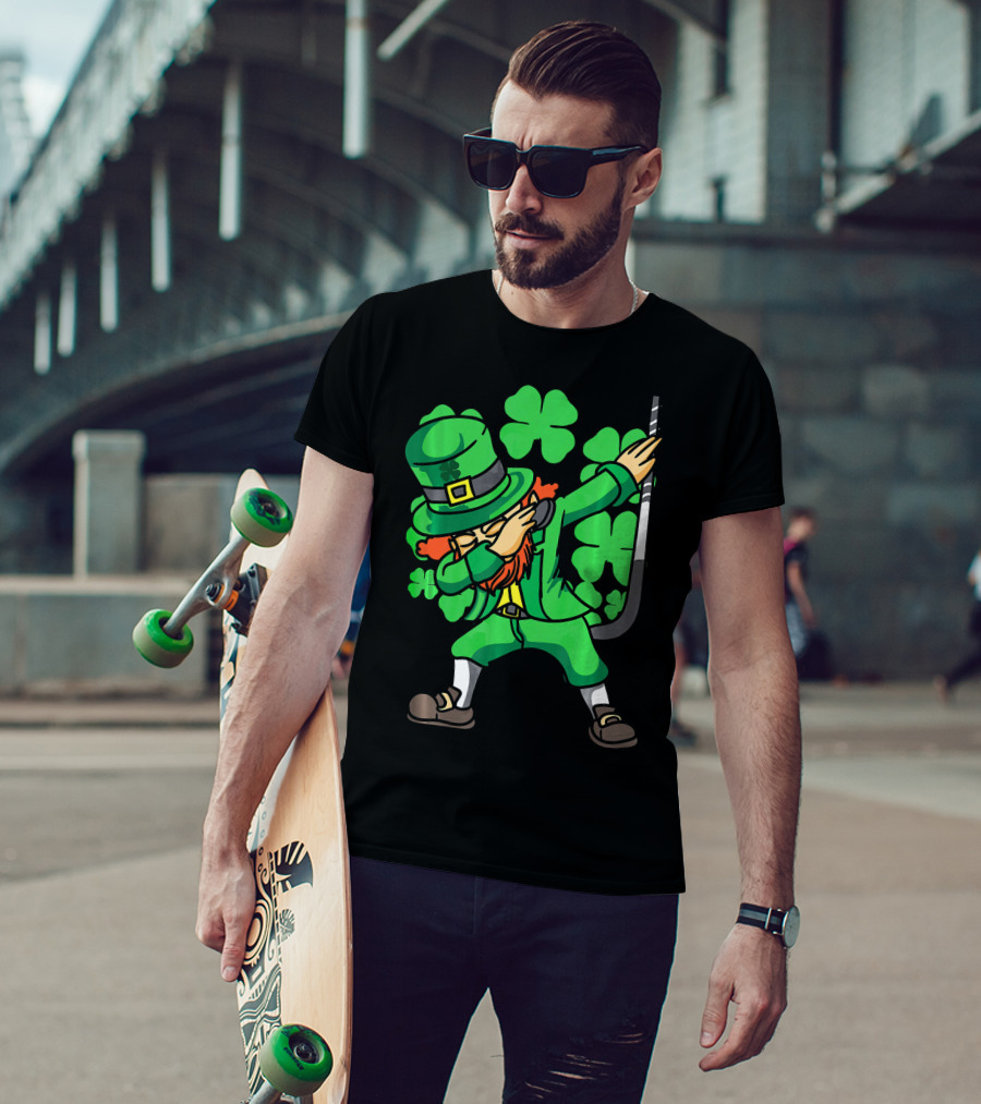 Dabbing Leprechaun Hockey Stick With Shamrocks St. Patrick's Day T-Shirt