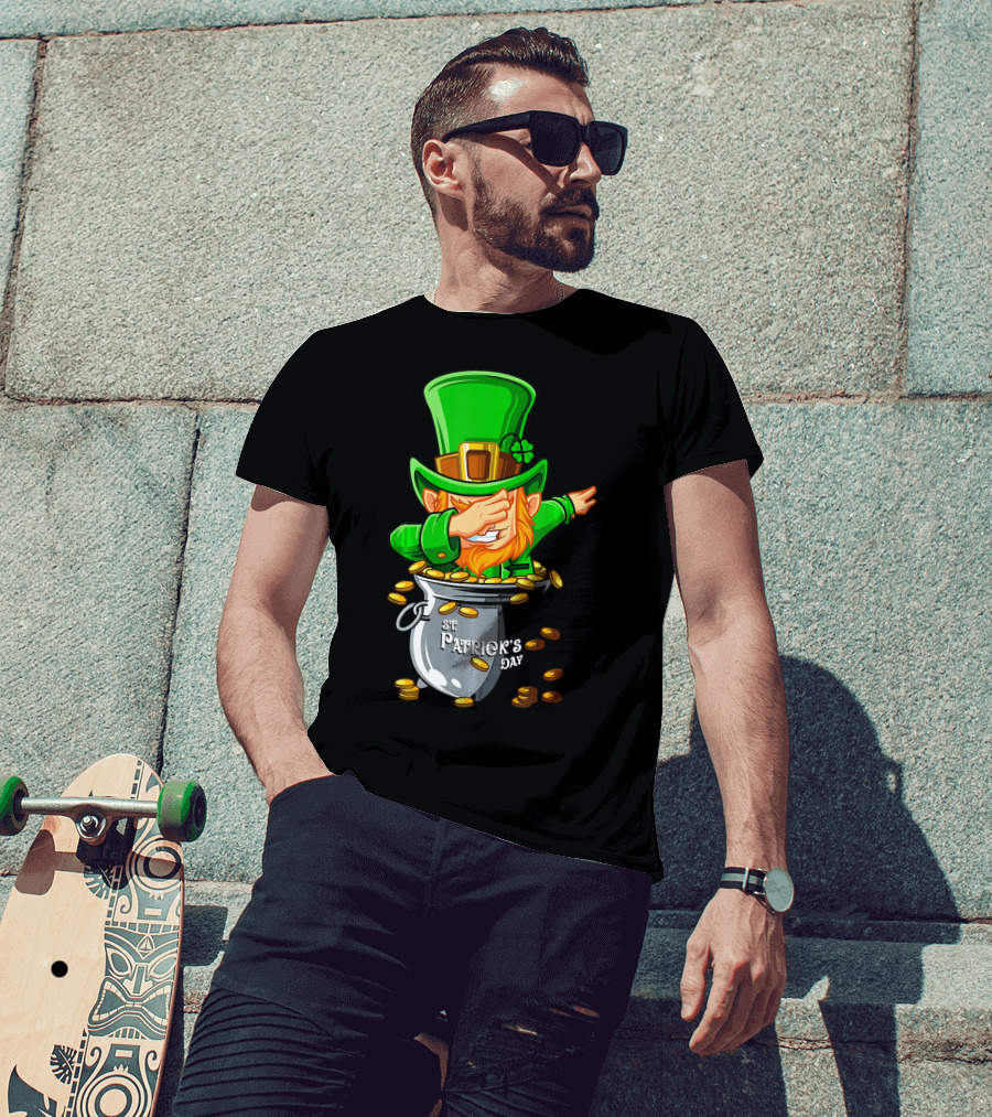 St Patrick's Day Dabbing Leprechaun With Pot Of Gold T-Shirt