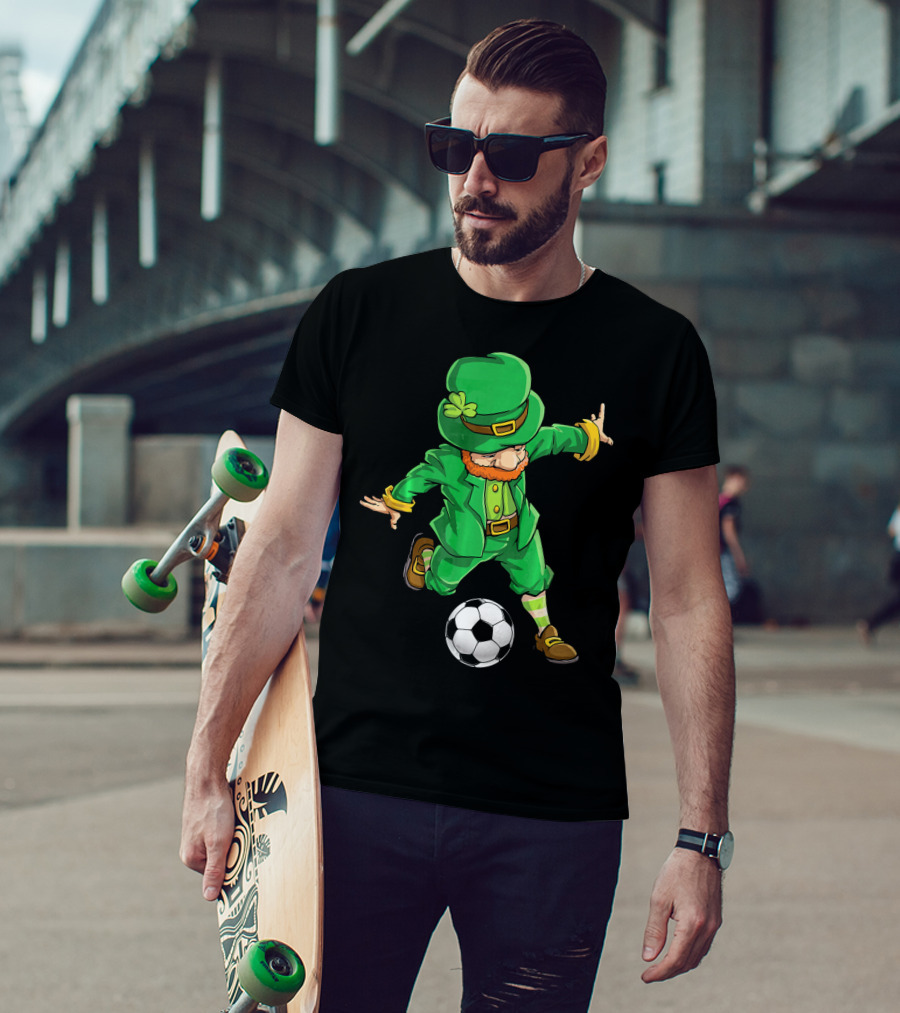 Leprechaun Playing Soccer St Patricks Day T-Shirt