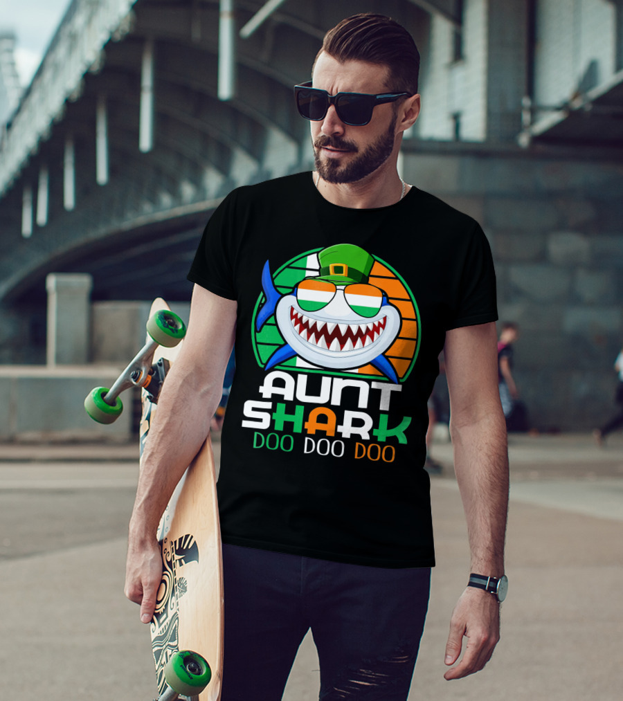 Aunt Shark Doo Doo Doo Funny St. Patrick's Day Irish Flag And Hat T-Shirt