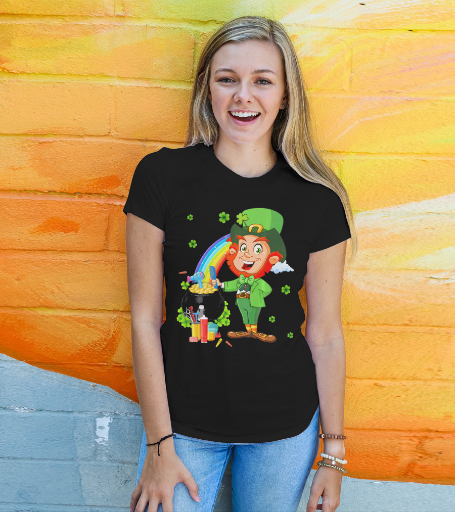 Medical Scrub Hairstylist Leprechaun Pat With Rainbow And Pot Of Gold Barber Tools T-Shirt