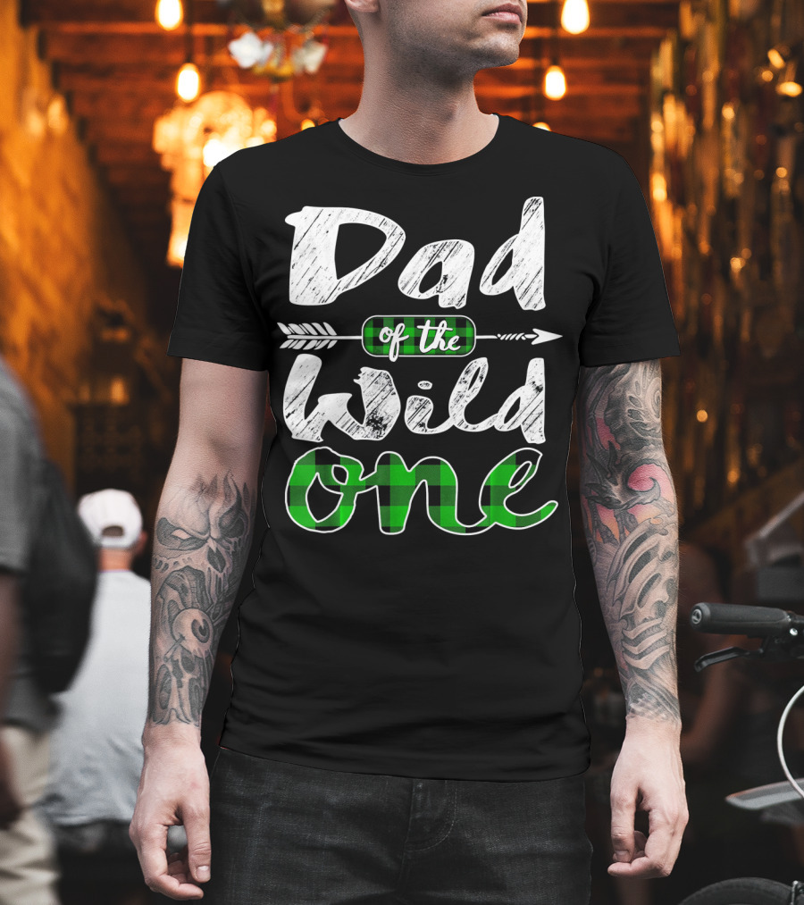 Dad of the Wild One Irish Green Arrow Plaid T-Shirt