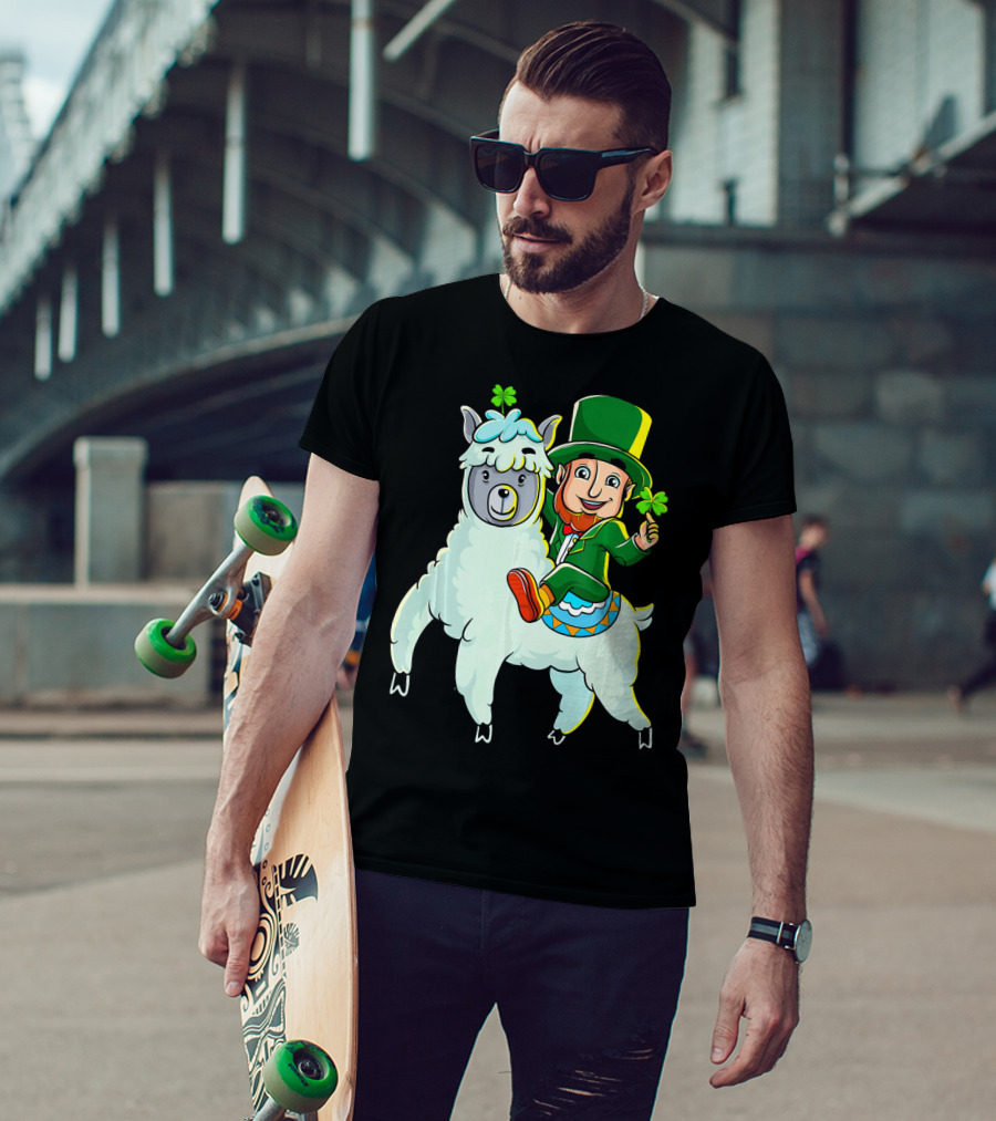 Leprechaun Riding Llama Clover Hat Green Suit Cartoon T-Shirt