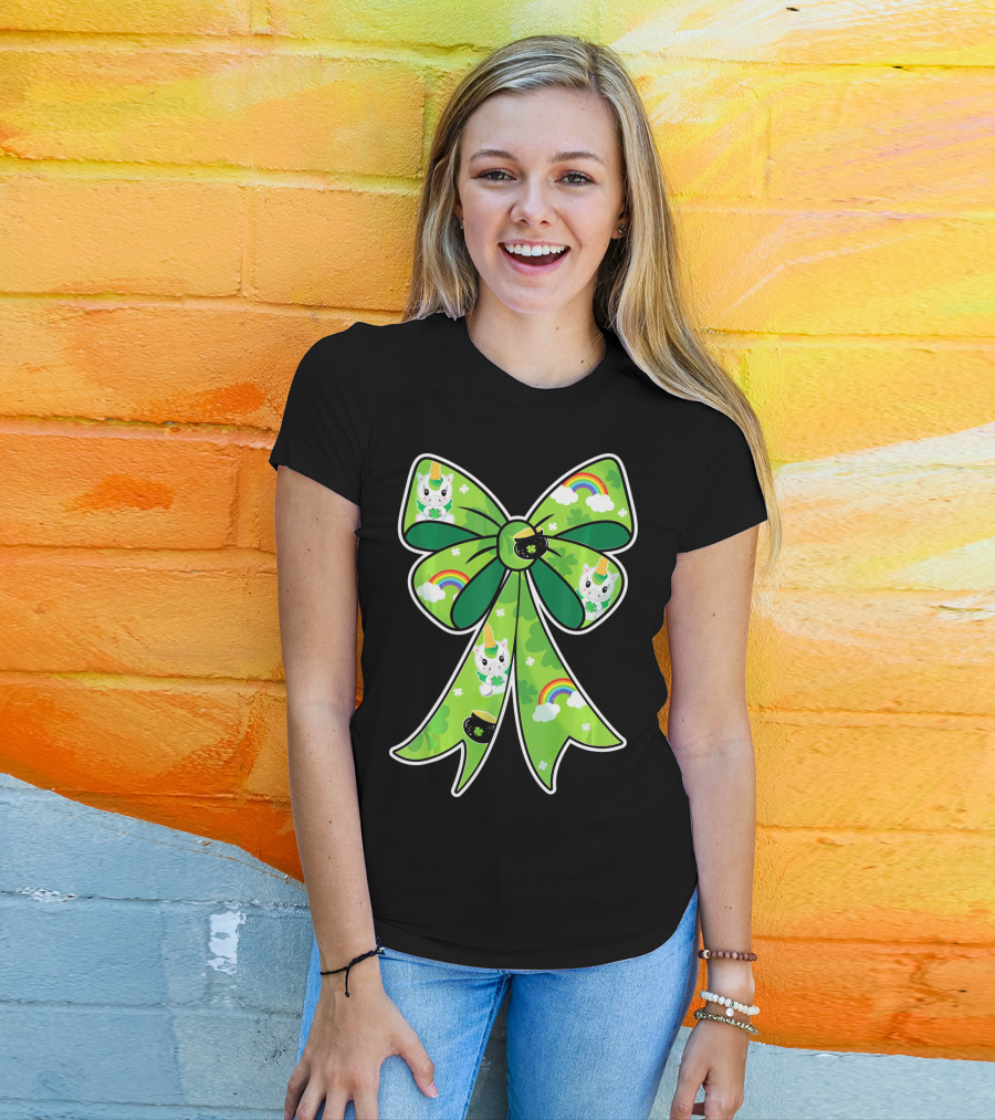 Girls St Patrick's Day Unicorn Bow With Rainbows And Shamrocks T-Shirt
