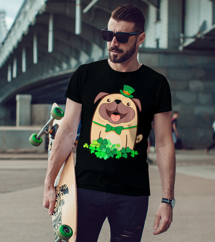 Cute Pug With Leprechaun Hat And Shamrocks T-Shirt