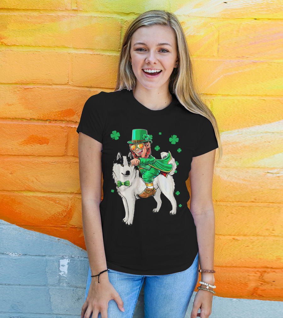 Leprechaun Riding Siberian Husky With Shamrock Bow Tie And Clover Background T-Shirt
