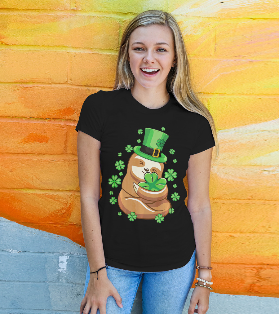 Lucky Sloth St Patricks Day Leprechaun With Shamrocks And Green Hat T-Shirt