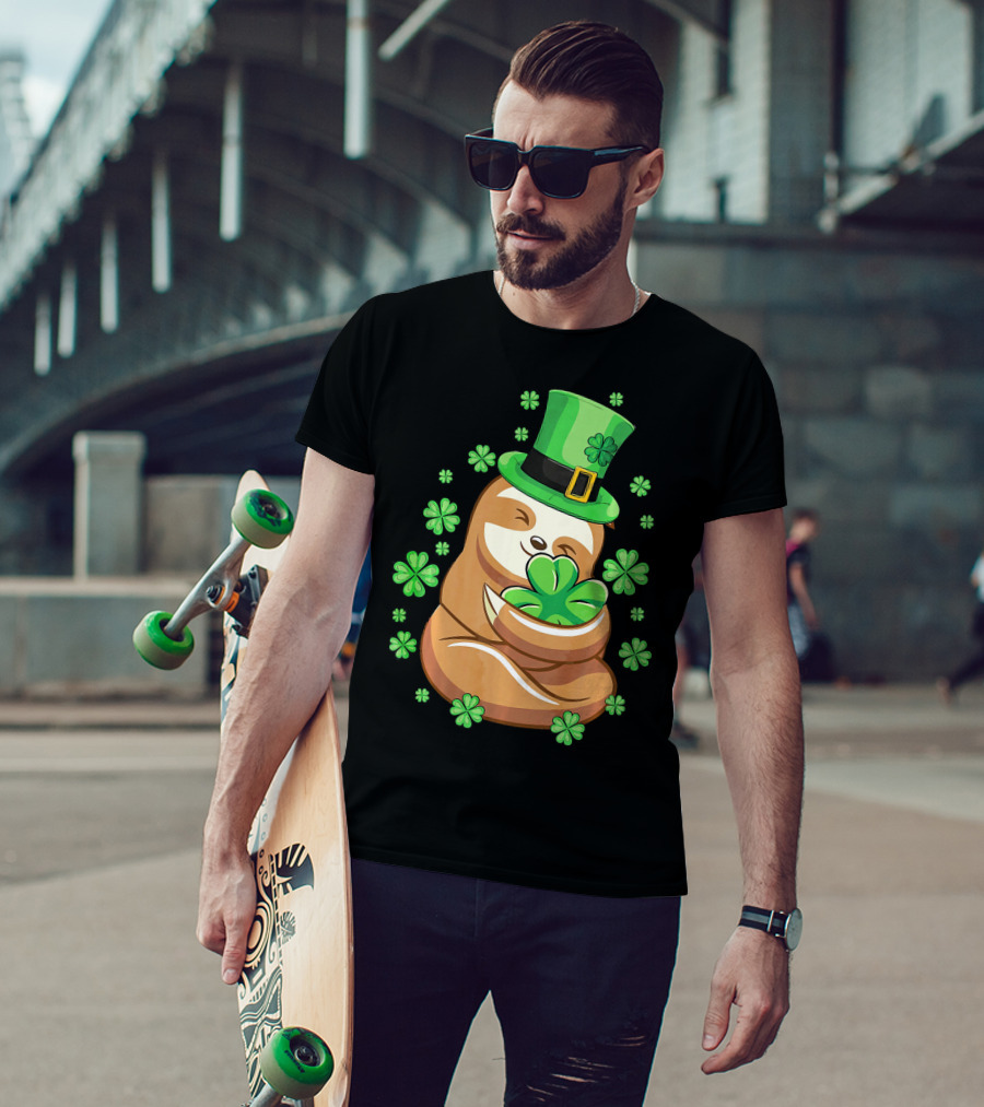 Lucky Sloth St Patricks Day Leprechaun With Shamrocks And Green Hat T-Shirt