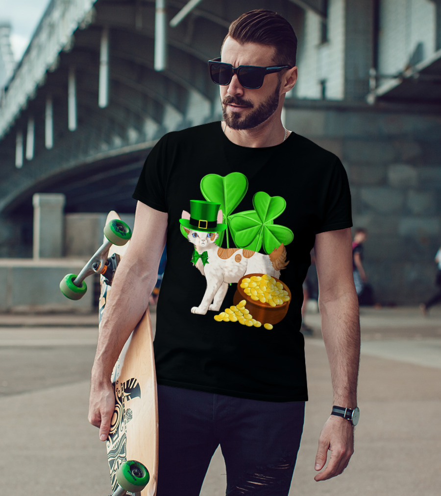 Japanese Bobtail Cat St Patricks Day Lucky Coins Shamrocks Leprechaun Hat T-Shirt