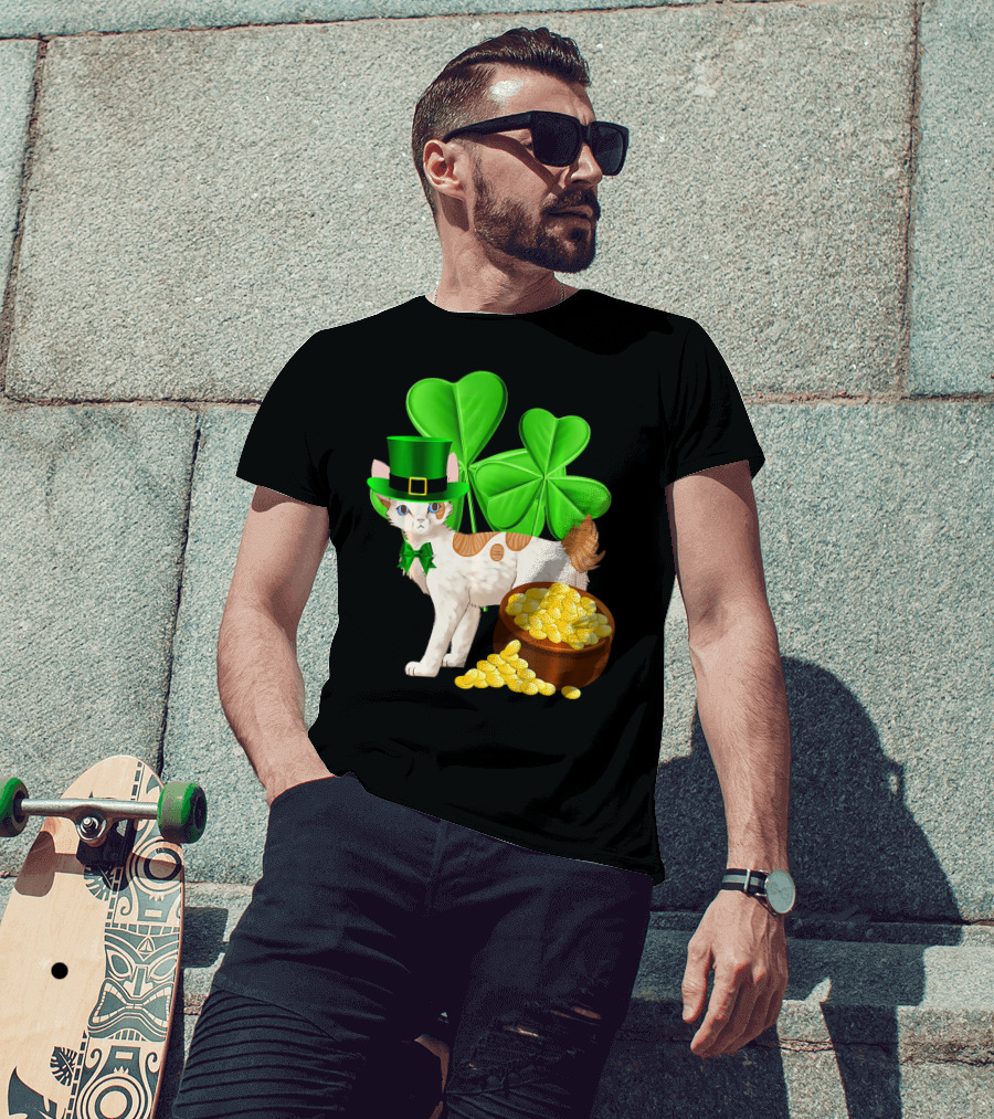 Japanese Bobtail Cat St Patricks Day Lucky Coins Shamrocks Leprechaun Hat T-Shirt