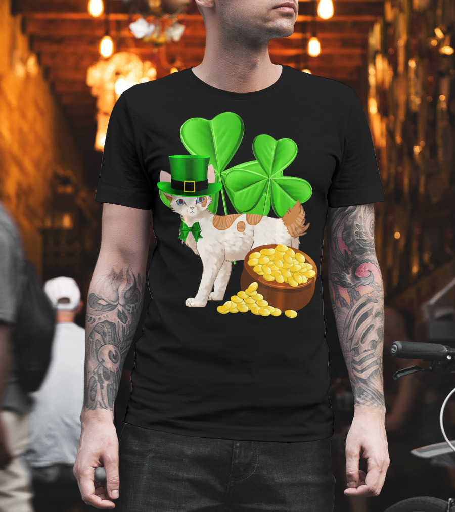 Japanese Bobtail Cat St Patricks Day Lucky Coins Shamrocks Leprechaun Hat T-Shirt