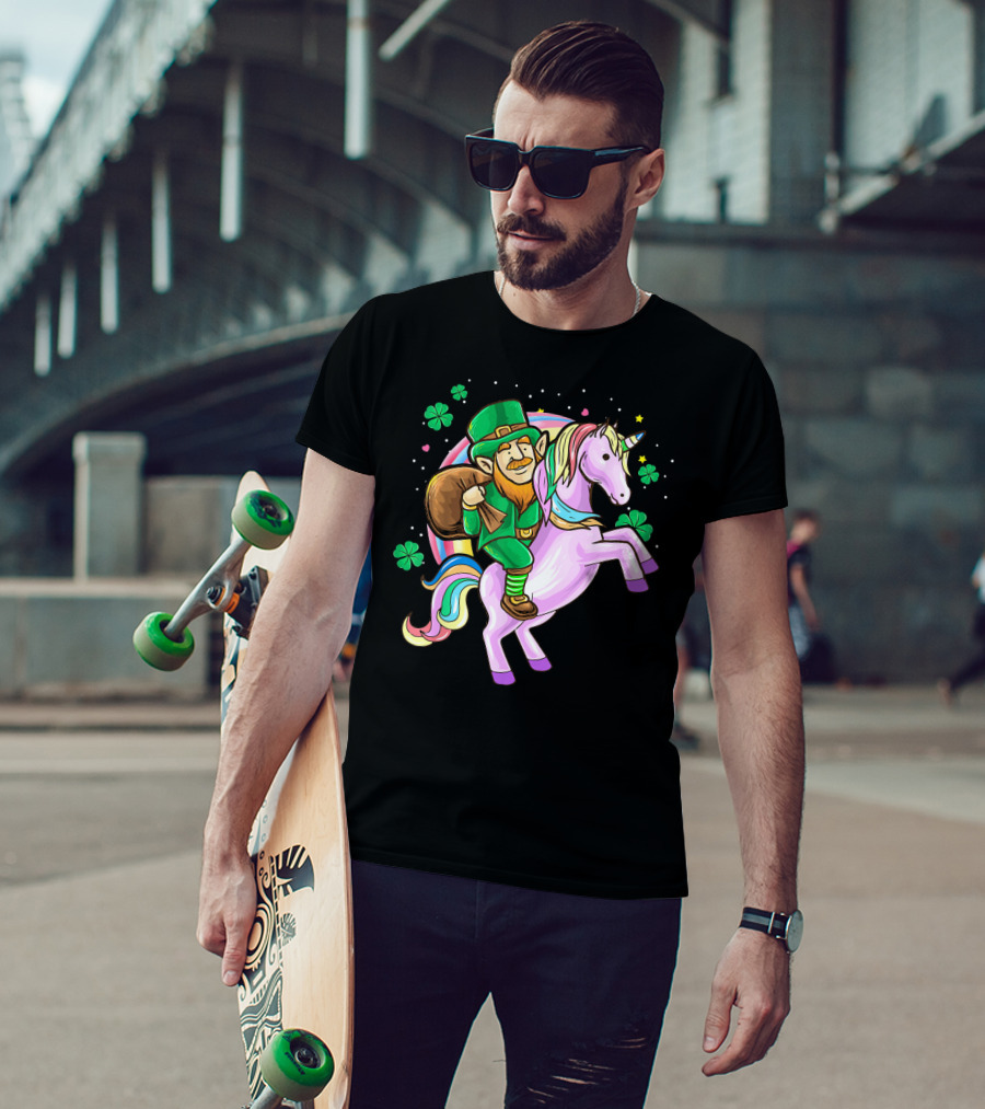 Mens Funny St Patricks Day Leprechaun Riding Unicorn With Shamrocks T-Shirt
