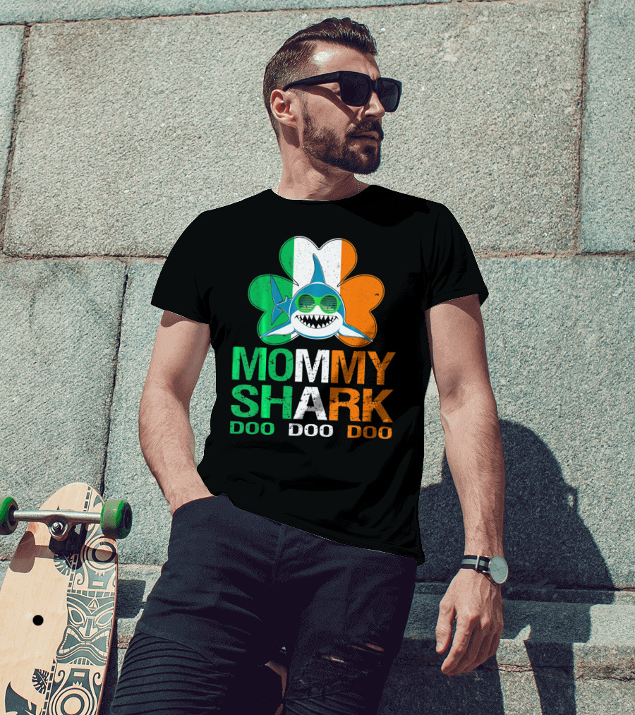St Patricks Day Mommy Shark Doo Doo Doo Irish Shamrock T-Shirt